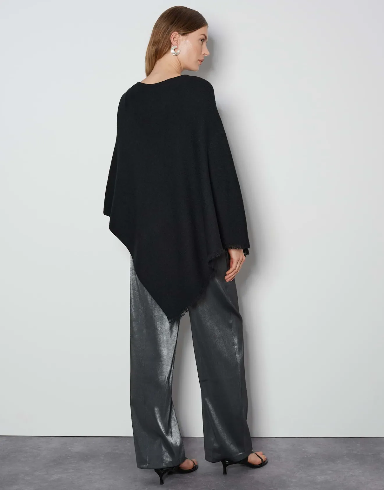 Discount Asymmetrischer Poncho BABIENE aus weichem Woll Mix Strick|Accessoires
