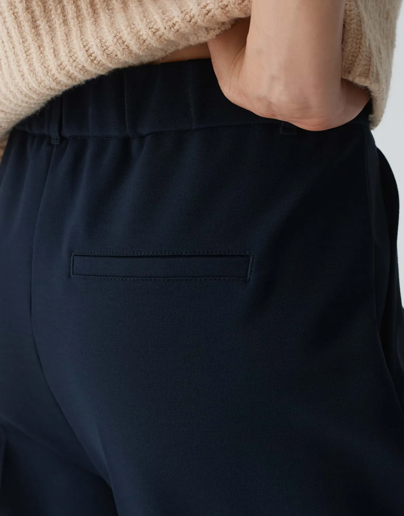 Store City Pants MORELLA Relaxed aus elastischem Jersey Hosen