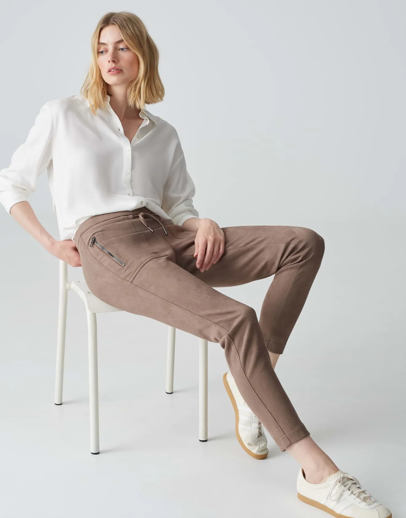 Online Jogpants ELVINA CARGO Slim in Veloursleder-Optik Hosen