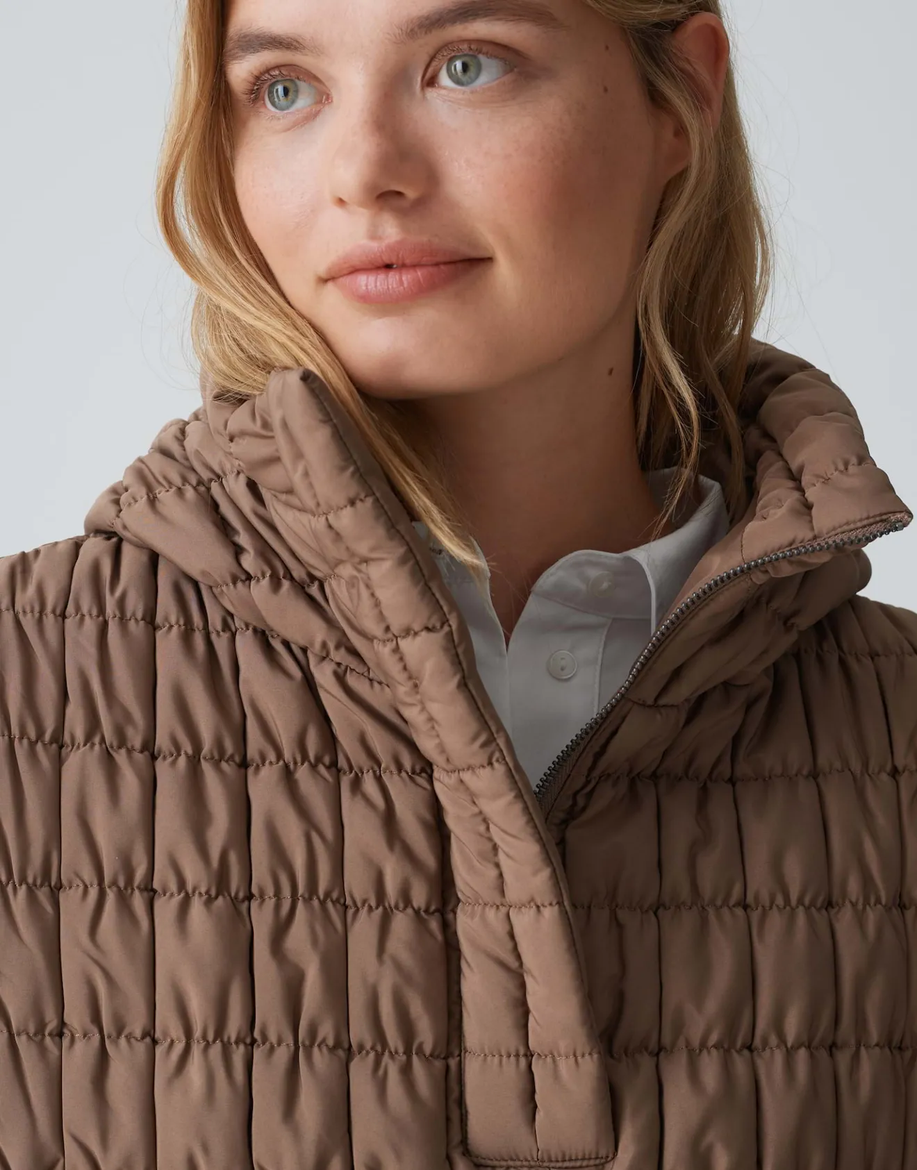Store Kapuzencape ARAUTI BUBBLE aus softem Nylon Blazer & Westen|Accessoires