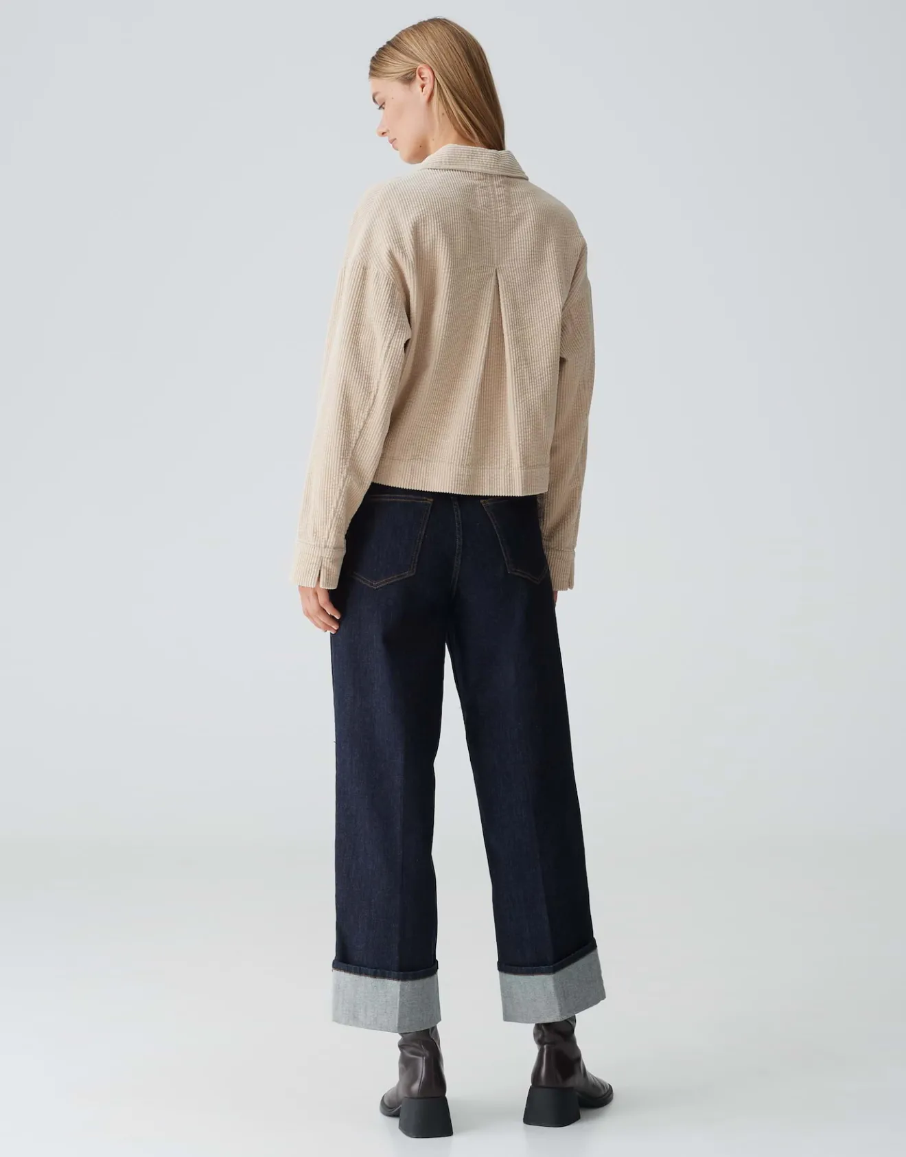 Shop Kurzjacke HENNJA Boxy Fit aus weichem Cord Jacken & Mäntel|Blazer & Westen