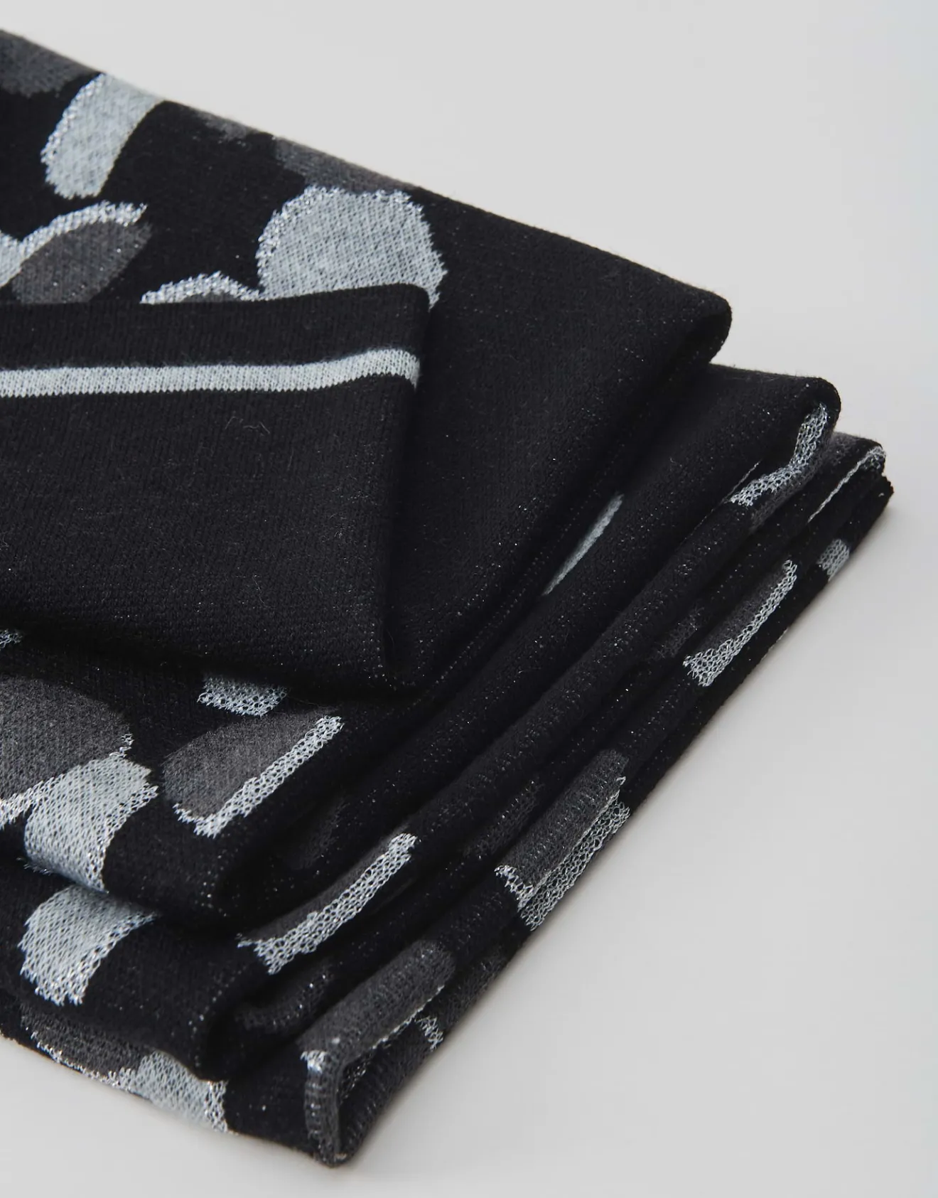 Fashion Schal ACOSMICO aus schimmerndem Jacquard Accessoires
