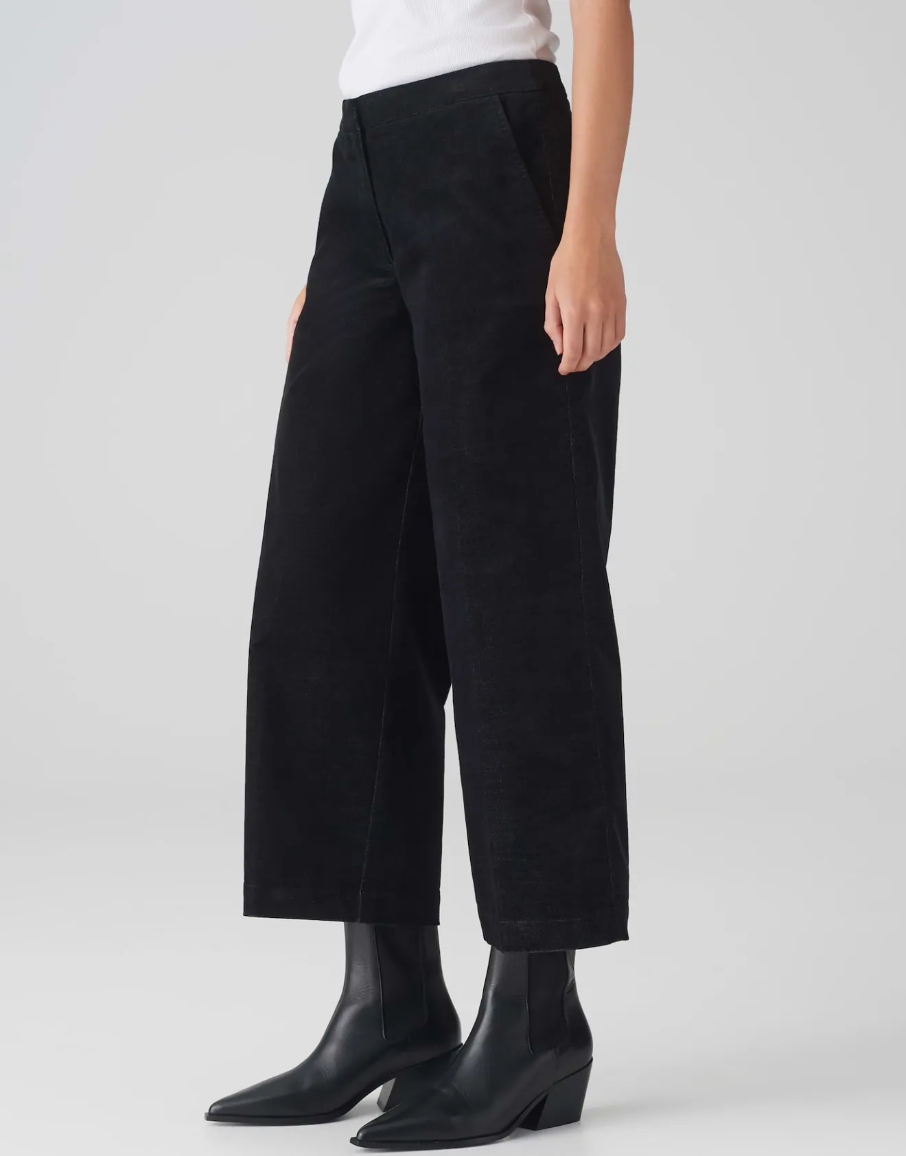 Shop Wide Cropped Pants MONDAI aus weichem Samt Hosen