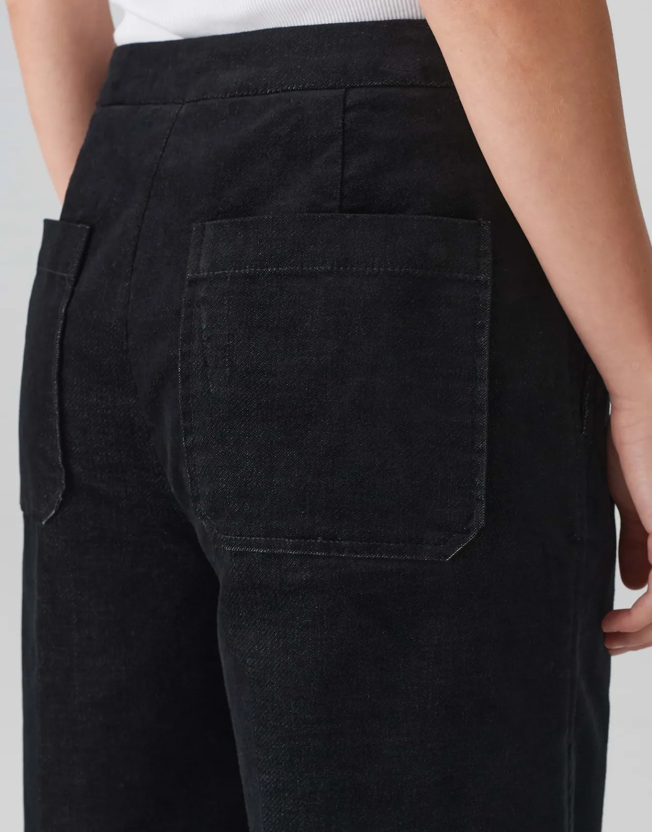 Shop Wide Cropped Pants MONDAI aus weichem Samt Hosen
