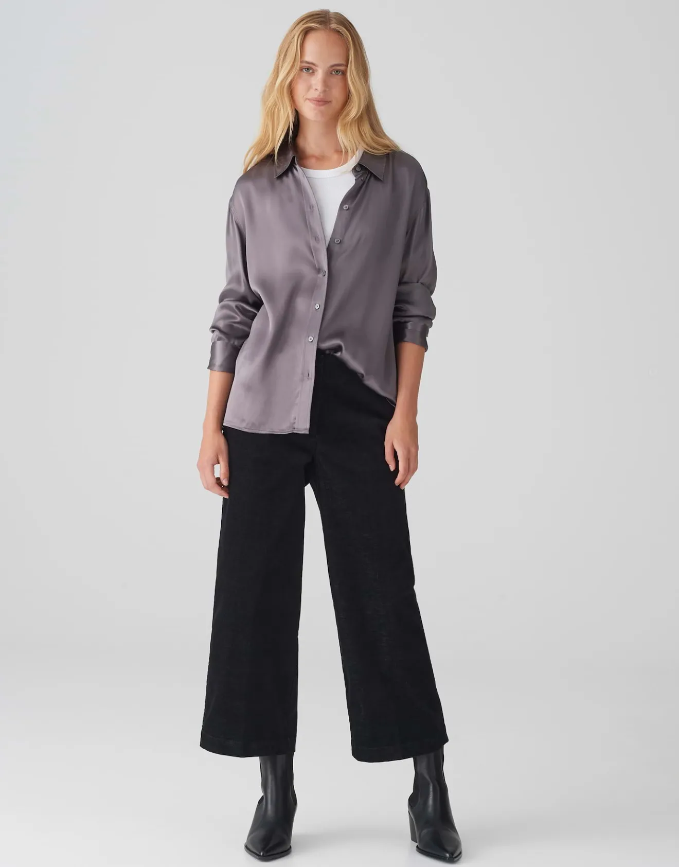 Shop Wide Cropped Pants MONDAI aus weichem Samt Hosen
