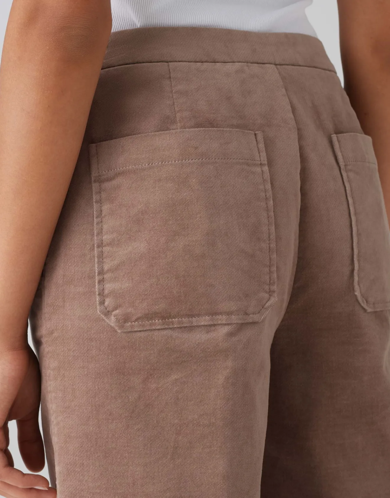 Shop Wide Cropped Pants MONDAI aus weichem Samt Hosen