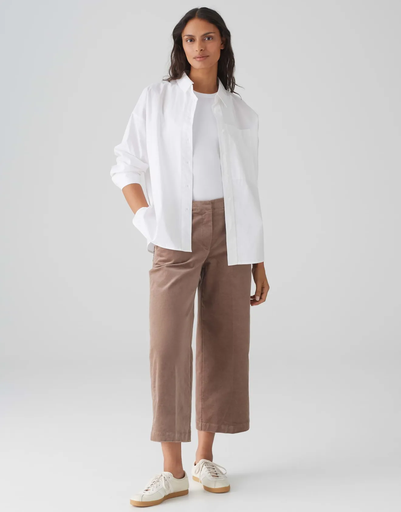 Shop Wide Cropped Pants MONDAI aus weichem Samt Hosen